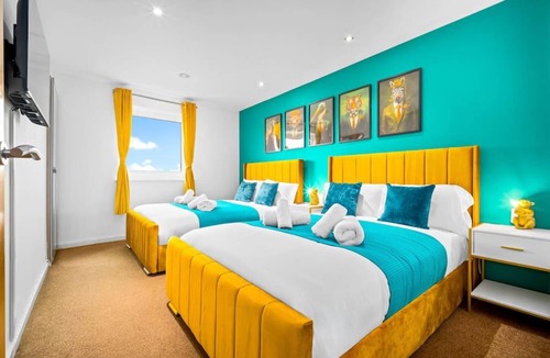 Birmingham City Centre Apartment | Spacious 2 Bed Apt B'ham CC with parking Sleeps 7