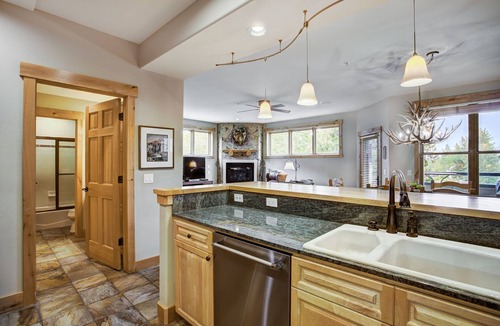Warrior's Mark Condo | Spacious 2 bed condo w/shared hot tub, gym, sauna, game room - walk to lifts