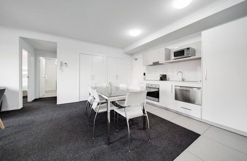 Greenway Apartment | Spacious 2-Bed Conveniently by Lake Tuggeranong