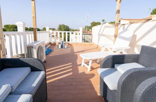 Los Balcones Villa | Spacious 2 Bed Detached Villa with communal pool