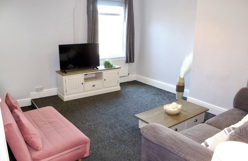 St Helens Apartment | Spacious 2-Bed Flat | Near St Helens Centre + WiFi