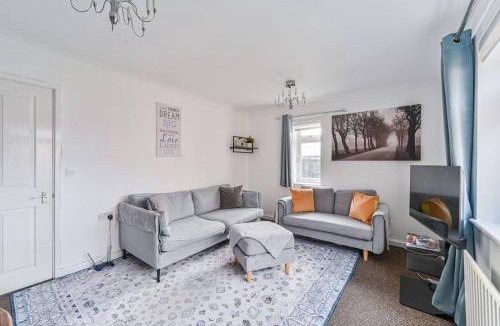 Bromley Common and Keston Apartment | Spacious 2-Bed Flat with Free Parking, Bromley