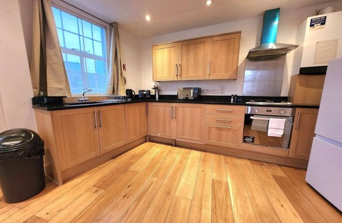 Stockwell Apartment | Spacious 2-Bed Flat - Close to Tube, Sleeps 6