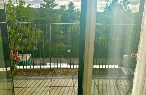 Stratford Apartment | Spacious 2-Bed London Apartment, Velodrome View Balcony, Parking & Olympic Park
