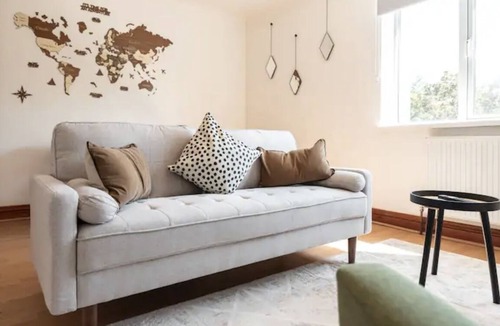 Southampton Apartment | Spacious 2-Bed in Southampton | Hospital & Docks