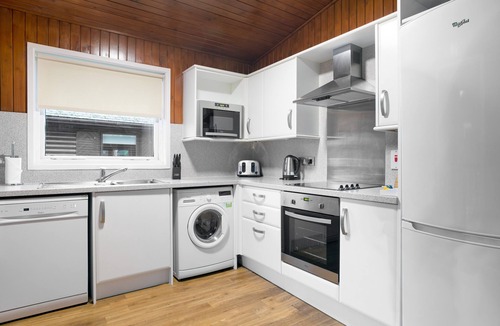 Carnforth Cabin | Spacious 2-Bed Lodge | Lakeside Resort | Sleeps 6
