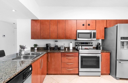 Brickell Apartment | Spacious 2 Bed Unit in Brickell with Free Parking