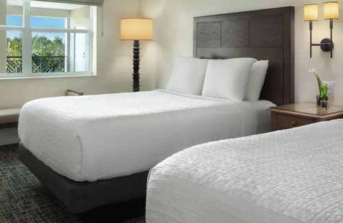 Bonita Springs Resort | Spacious 2-bedroom resort condo in Bonita Springs with private island access