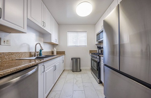 Beverly Hills Apartment | Spacious 2-Bedroom Apt in Beverly Hills Residential Area