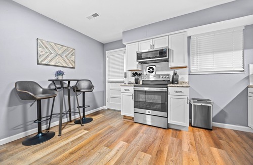St. Charles House | Spacious 2 Bedroom Townhome