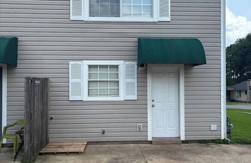 Bryant Apartment | Spacious 2 Bedroom/1.5 Bath Apartment - Bryant #1
