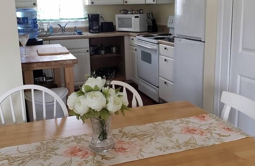 Bolivar Apartment | Spacious 2 bedroom, 2 bath, full kitchen, centrally located