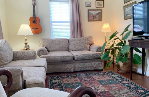 Bolivar Apartment | Spacious 2 bedroom, 2 bath, full kitchen, centrally located