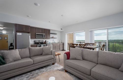 Historic Southwest Apartment | Spacious 2 bedroom 2 bath Apartment Steps from Mayo Clinic - Free Parking!