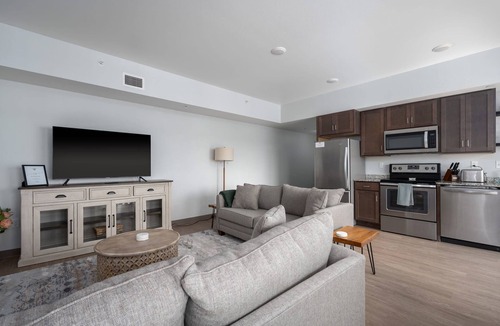 Historic Southwest Apartment | Spacious 2 bedroom 2 bath Apartment Steps from Mayo Clinic - Free Parking!
