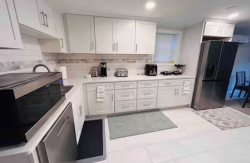 Hyannis Apartment | Spacious 2-bedroom apartment with AC in Barnstable