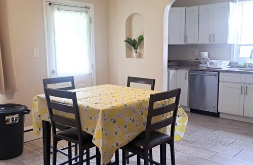 Central Forest Park Apartment | Spacious 2-bedroom apartment with WiFi, AC in charming Baltimore