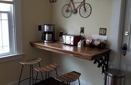 West New Haven Apartment | Spacious 2 Bedroom apartment close to Yale Bowl