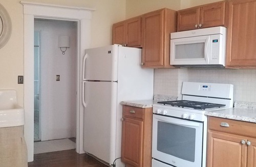 West New Haven Apartment | Spacious 2 Bedroom apartment close to Yale Bowl