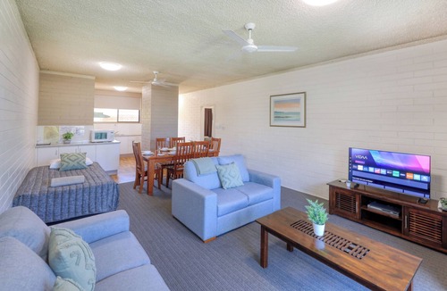 Emerald Apartment | Spacious 2 Bedroom Apartment 88 Sq, swimming pool, garden views, sports lounge