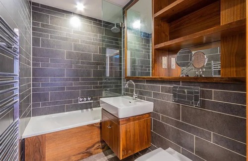 Castle Quarter Apartment | Spacious 2 Bedroom Apartment in the Heart of the City