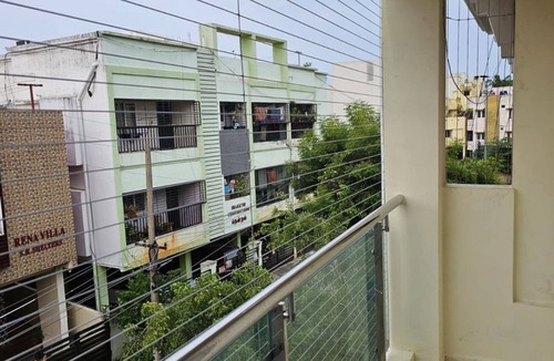 Iyyappanthangal Apartment | Spacious 2-bedroom apartment with AC in Chennai near Trade Center, Airport, DLF