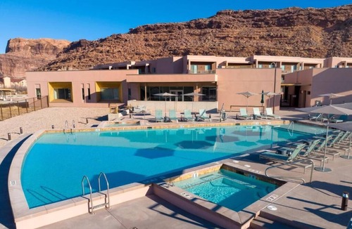 Moab Condo | Spacious 2-bedroom condo in awesome Moab with AC and fitness room