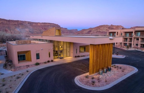 Moab Condo | Spacious 2-bedroom condo in awesome Moab with AC and fitness room
