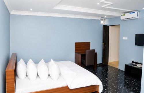 Ota Hotel | Spacious 2-Bedroom Diamond Suite in Ota