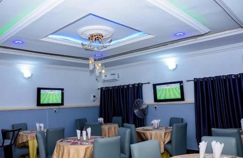 Ota Hotel | Spacious 2-Bedroom Diamond Suite in Ota