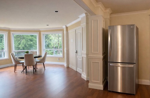 Westwood Plateau House | Spacious 2-Bedroom Executive Suite | Private Entrance | Free Parking | 1,380 SF