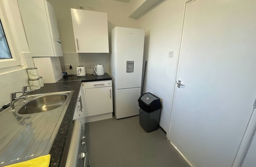 Kennington Apartment | Spacious 2 Bedroom flat with Balcony – 5 min to Kennington Tube, Central London
