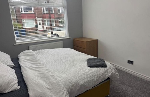 Newcastle-upon-Tyne Apartment | Spacious 2 bedroom flat in Newcastle, Free parking