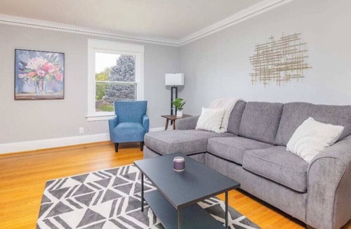 North of Grand House | Spacious 2 Bedroom Home Near Ingersoll & Downtown