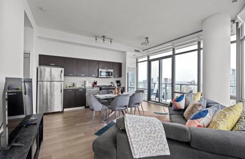 Bay Cloverhill Apartment | Spacious 2 Bedroom High Floor with Skyline View with Balcony in DT Toronto