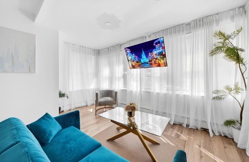 Bryn Mawr House | Spacious 2 Bedroom Home/Parking Included/Near NYC
