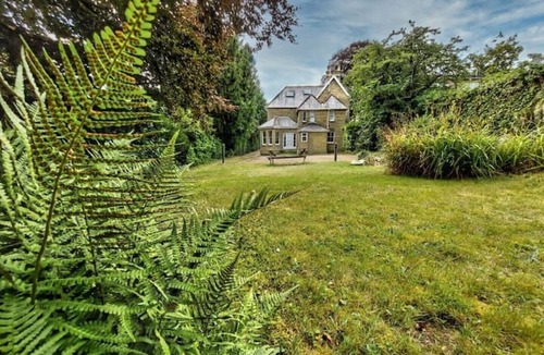 Reigate Apartment | Spacious 2 Bedroom Serviced Apartment in Reigate, Surrey