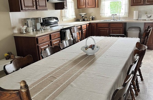 Witmer Cottage | Spacious 2-bedroom cottage ideal for Scrapbooking and Quilting retreats.