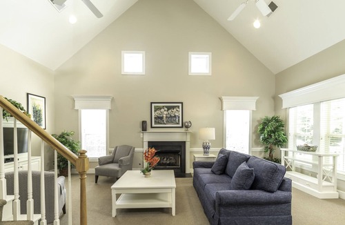Lackey Cottage | Spacious 2 bedroom/2 bath Cottage minutes to Water Country and Busch Gardens