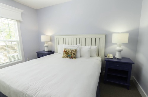 Lackey Cottage | Spacious 2 bedroom/2 bath Cottage minutes to Water Country and Busch Gardens