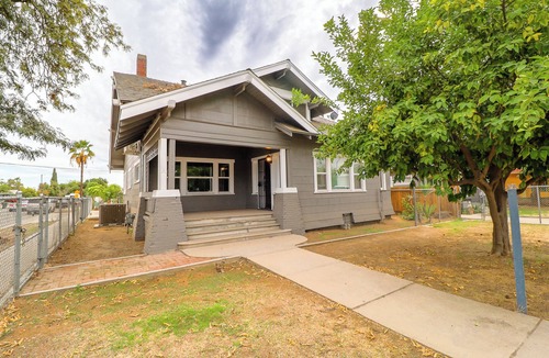Roosevelt Apartment | Spacious 2 BR/2 BA downstairs apartment- Perfect for Families or Groups.