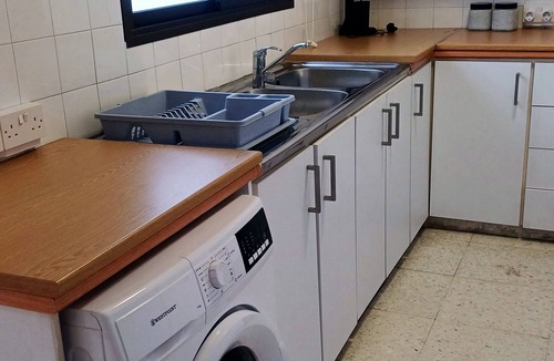 Paphos Apartment | Spacious 2 BR appartment near mall-Internet 1Gbps