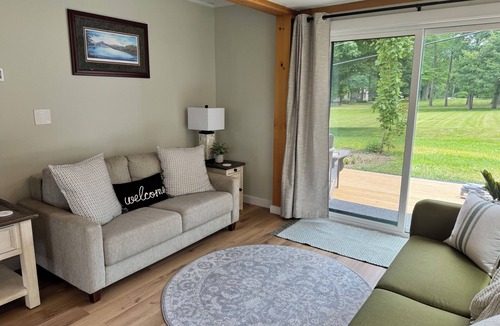 Malletts Bay House | Spacious 2 BR Cottage house - Lake views - beach access.