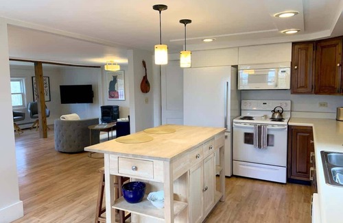 Kittery House | Spacious 2 BR Kittery Home - Walk to Portsmouth!