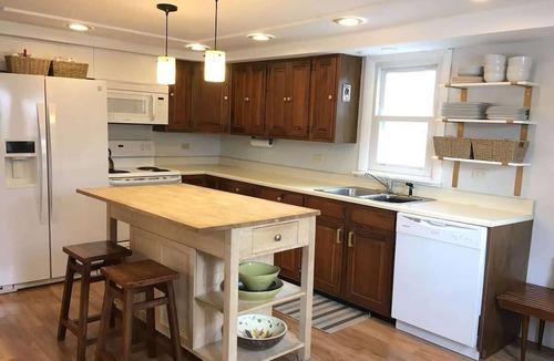Kittery House | Spacious 2 BR Kittery Home - Walk to Portsmouth!