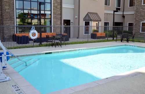 West San Antonio Condo | Spacious 2-BR Suite Sleeps 8 w/Breakfast