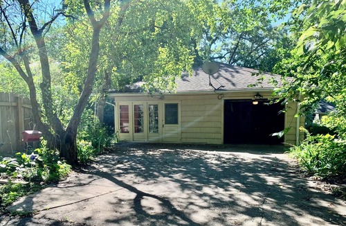 St. Anthony Park Apartment | spacious 2 BR unit in duplex with one-car attached garage and in-unit laundry
