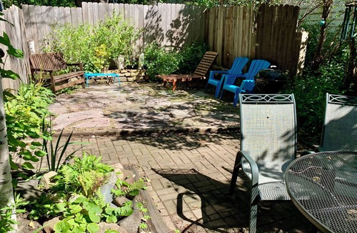 St. Anthony Park Apartment | spacious 2 BR unit in duplex with one-car attached garage and in-unit laundry