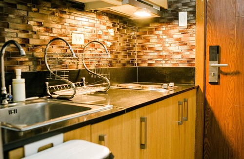 Barangay 76 Condo | Spacious 2 BR with 2 Bathroom Oasis Across MoA Sleeps 6 Guests