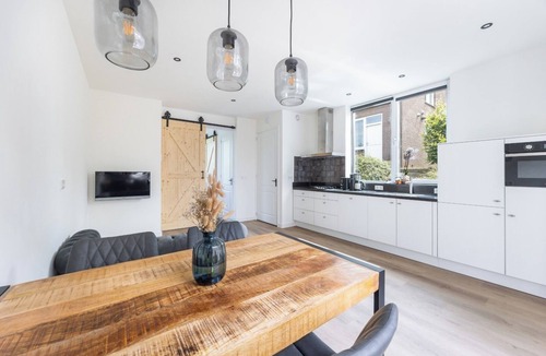 Leidschendam Apartment | Spacious 2-person apartment